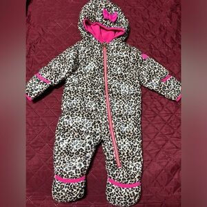 Michael kors snow sits